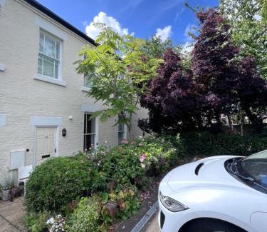Belper Apartment | Fabulous 2 bed Historic Ground floor apartment Belper with free car parking next to property