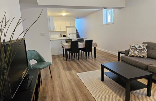 Amherstview Apartment | Fabulous 2-bedroom apartment with WiFi in Kingston West End