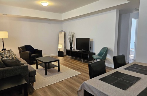 Amherstview Apartment | Fabulous 2-bedroom apartment with WiFi in Kingston West End