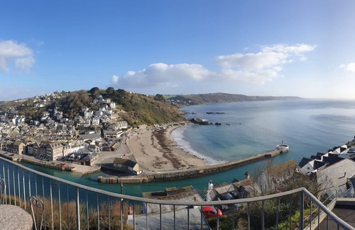 West Looe Apartment | Fabulous 2+ bedroom Apartment with Balcony, Panoramic Sea Views and Parking