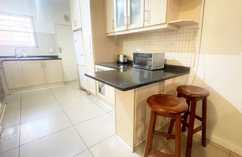 Greater Johannesburg Metropolitan Area Apartment | Fabulous 2-Bedroom Apartment in Randburg