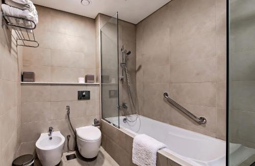 Dubai Media City Apartment | Fabulous 2BR Apartment with Palm View in Media City