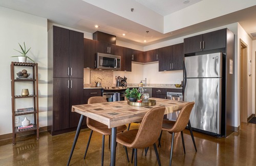 Beltline Condo | Fabulous 2BR w AC, Parking near BMO, Stampede!