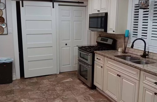 South Deering House | Fabulous 3-bedroom house with AC in Chicago