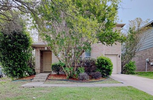 Garland House | Fabulous 3-bedroom house in Garland