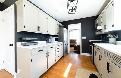 Elgin House | Fabulous 3-bedroom house with AC in charming Elgin