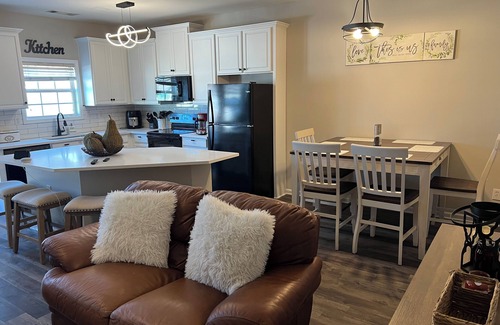 Braselton House | Fabulous 3-bedroom townhome with WiFi and AC in Braselton/chateau elan area