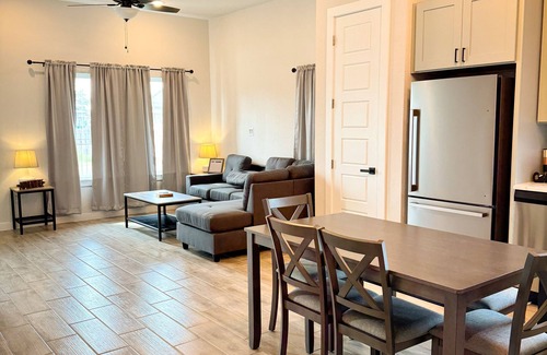 Riverside House | Fabulous 3 Bedroom Home Great option for a Family vacation Near SA Downtown