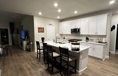 Haslet House | Fabulous 4-bedroom house in Haslet.Enjoy your stay!