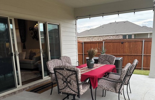 Haslet House | Fabulous 4-bedroom house in Haslet.Enjoy your stay!