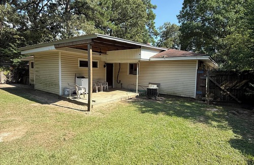 Claiborne House | Fabulous 4-bedroom house extra parking off I-20 West Monroe