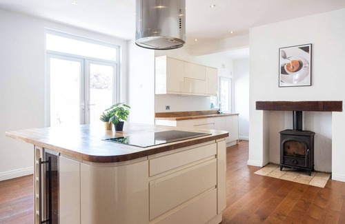 Westcliff-on-Sea House | Fabulous 5 Bed House in Southend, 5 Mins to Beach