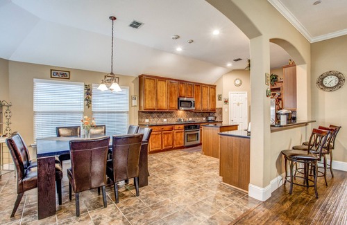 Frisco House | Fabulous 5 Bedroom/4 bath Home 4K TV's Fireplace Foosball!