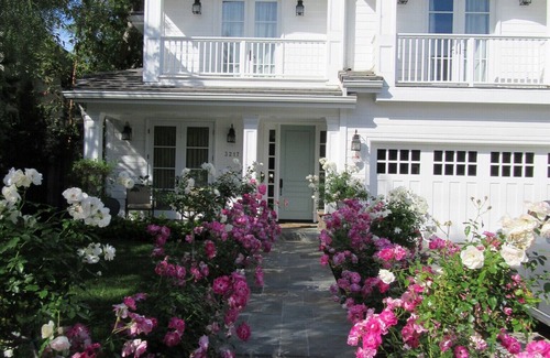 Palms House | Fabulous 5-bedroom home in Prime West Los Angeles Neighborhood