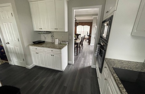 Town Center House | Fabulous 5BR Home in upscale neighborhood