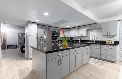 Mira Mesa House | Fabulous 6BR Retreat with AC -Ideal for Families & Large Groups”