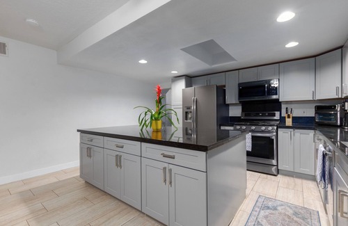 Mira Mesa House | Fabulous 6BR Retreat with AC -Ideal for Families & Large Groups”