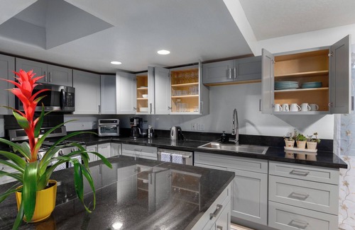 Mira Mesa House | Fabulous 6BR Retreat with AC -Ideal for Families & Large Groups”