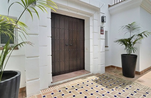 Benahavis Villa | Fabulous 8-bedroom Andalucian family Villa with panoramic vistas