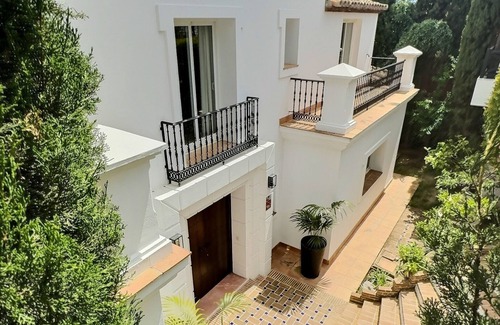 Benahavis Villa | Fabulous 8-bedroom Andalucian family Villa with panoramic vistas