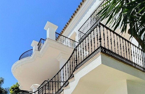 Benahavis Villa | Fabulous 8-bedroom Andalucian family Villa with panoramic vistas