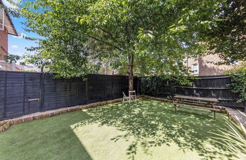 West Putney House | Fabulous and spacious 3-bedroom house with cozy garden