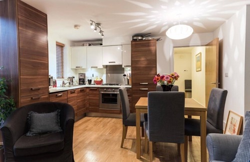 Greenwich West Apartment | Fabulous apartment close Cutty Sark,river,restaurants,shops,Royal Park and more