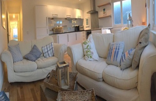 Mawgan Porth Apartment | Fabulous Beach Pad Just 20 Paces From The Mawgan Porth Beach, (SUMMER DISCOUNTS)