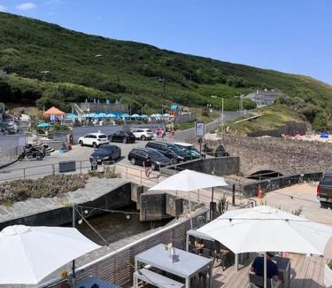Mawgan Porth Apartment | Fabulous Beach Pad Just 20 Paces From The Sea