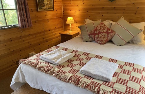 Brading Cabin | Fabulous bed and breakfast lodge with views of the marsh