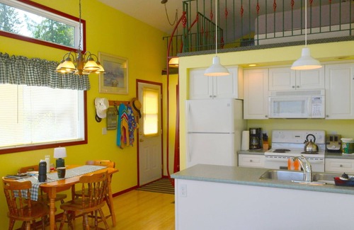 Sorrento House | Fabulous Boathouse on the Shuswap - ideal for a Family or Romantic Getaway!