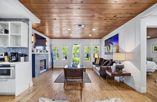 South Middle River House | Fabulous Bungalow w/Outdoor Eden mins from Beach