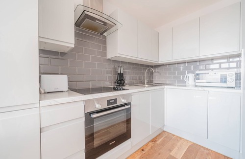 Eastleigh Apartment | Fabulous Central Eastleigh 1 Bedroom Apartment