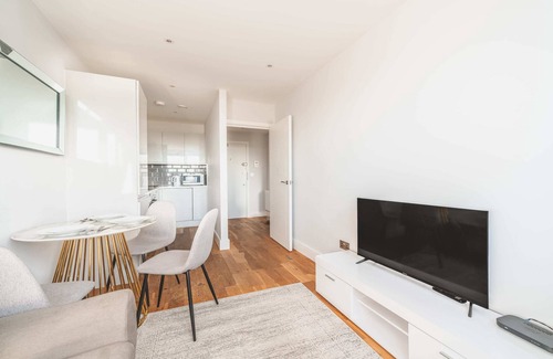 Eastleigh Apartment | Fabulous Central Eastleigh 1 Bedroom Apartment