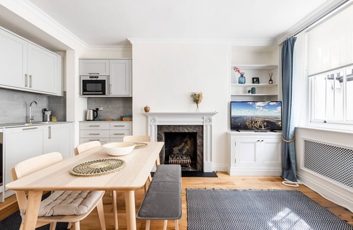 Redcliffe Apartment | Fabulous Chelsea 2 bed