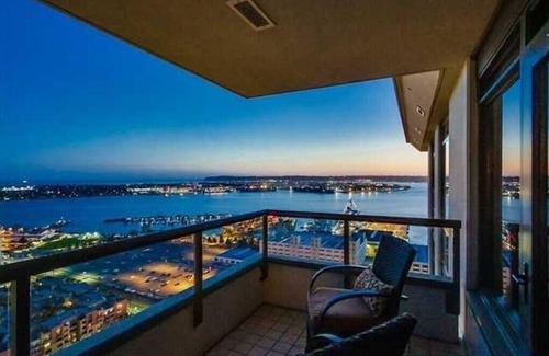 Columbia Condo | Fabulous City and Bay Views-One month minimum