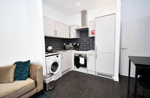 Eastleigh Apartment | Fabulous Compact 1 Bedroom Apartment in Bradford