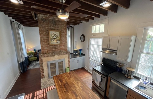 Lower Garden District Condo | Fabulous condo inside a historic home - Coliseum Park the Lower Garden District.