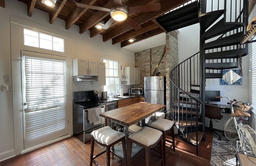 Lower Garden District Condo | Fabulous condo inside a historic home - Coliseum Park the Lower Garden District.
