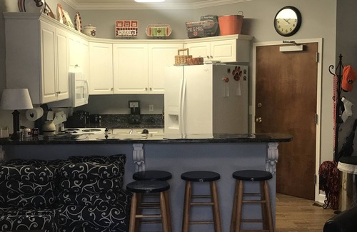 Auburn Condo | FABULOUS Condo Unit - Closest to AU Stadium, Arena & Plainsman Park!