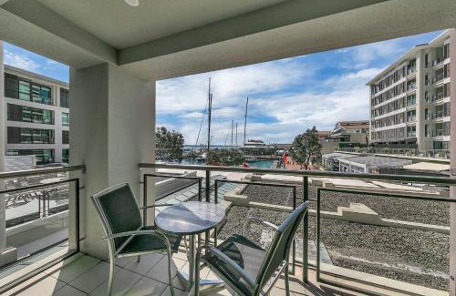 Auckland Central Business District Apartment | Fabulous Corner Apartment w/Dazzling Harbour View