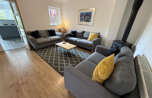 New Forest District House | Fabulous cottage in the heart of the New Forest - Great for families and groups, sleeps 9