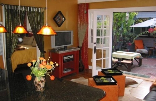 Oak Park House | Fabulous Downtown Living