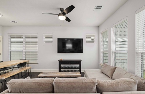 Parker Lane House | Fabulous Eastside House, 3-bed, 8 Min to Downtown!