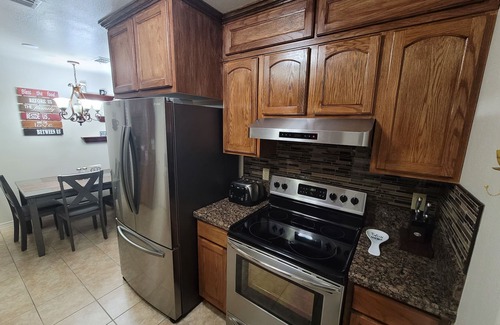 Brownsville House | FABULOUS Entire home 3 rm/2 ba