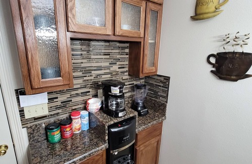 Brownsville House | FABULOUS Entire home 3 rm/2 ba