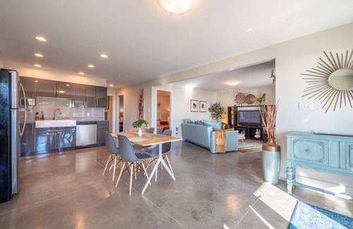 West Sechelt Apartment | Fabulous executive basement garden suite located in West Sechelt