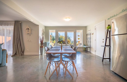 West Sechelt Apartment | Fabulous executive basement garden suite located in West Sechelt