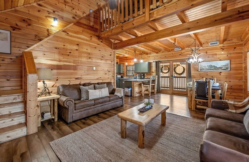 Sevierville Cabin | Fabulous Fall Cabin! Private Hot Tub! Big Yard, Peaceful Area, Mellow Roads