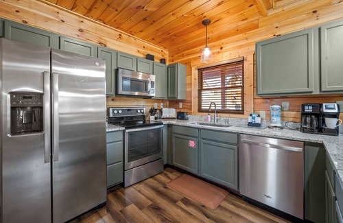 Sevierville Cabin | Fabulous Fall Cabin! Private Hot Tub! Big Yard, Peaceful Area, Mellow Roads